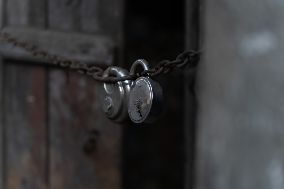 A minimalist, professional image of a single house key beside one coin, symbolizing the low, fixed-cost structure of a 1 percent real estate commission.