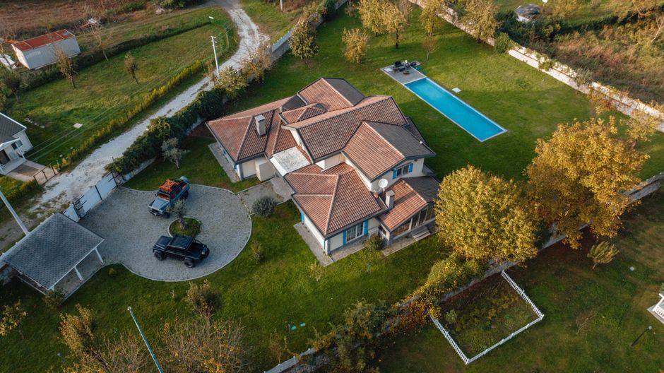 How Drones Are Widening the Gap Between Solo Agents and Real Estate Teams